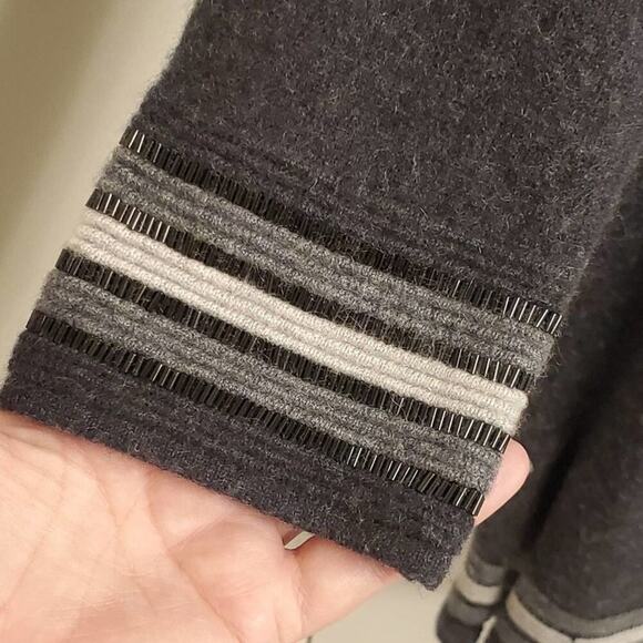NEIMAN Marcus 100% cashmere beaded trim grey tunic size medium - Picture 6 of 7